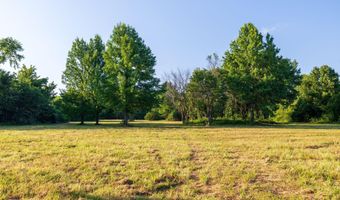 60 E Church St, Aurora, MO 65605