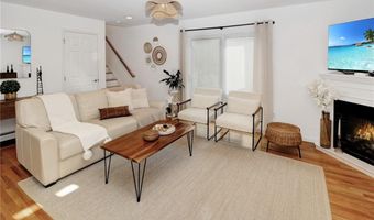 231 Maple Ave 102, Newport, RI 02840