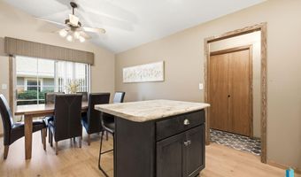 501 N Pasque Flower Trl, Brandon, SD 57005