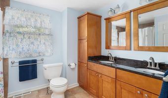 7 S Glen Dr, Coventry, RI 02816