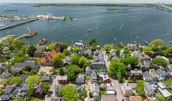 47 Second St, Newport, RI 02840
