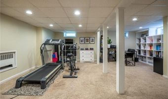 33 Wilbur Rd, Lincoln, RI 02865