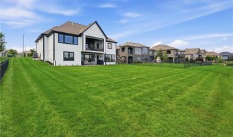 4261 Lakeshore Dr, Basehor, KS 66007