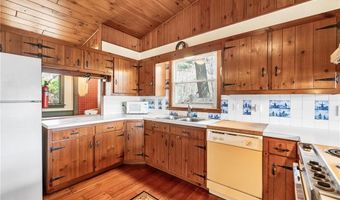316 Court House Ln, Burrillville, RI 02859