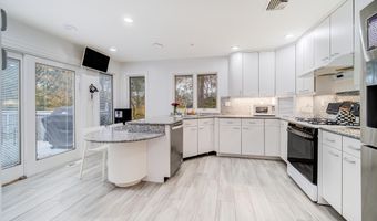 4 Ayr Ct, Airmont, NY 10901