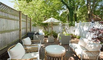 83 John St, Newport, RI 02840