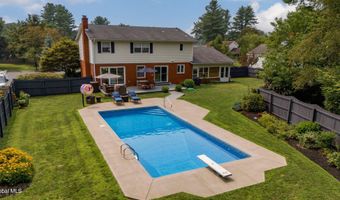 4 Fairway Ct, Albany, NY 12208
