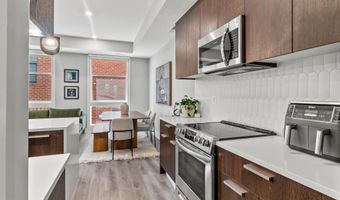 1102 S HIGHLAND St 3, Arlington, VA 22204