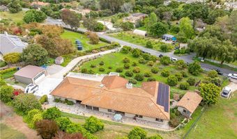 735 Del Valle Dr, Fallbrook, CA 92028