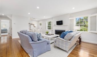 10 Linden Gate Ln, Newport, RI 02840