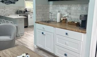 36 Burnham St, Charlestown, RI 02813