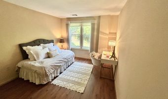 97 Anderer Ln 105, Boston, MA 02132