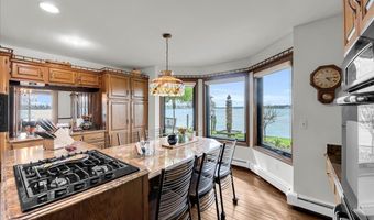 523 Lathrop Ave, Algonac, MI 48001