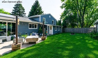 489 1st St, Antioch, IL 60002