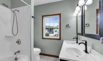 551 Chester Pkwy, Belford, NJ 07718