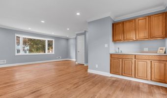 575 Clinton Ave, Belford, NJ 07718