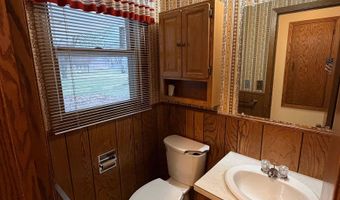 230 E 2nd St, Ashton, IA 51232
