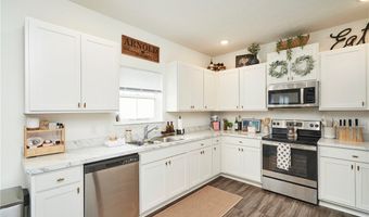 568 Auld Farm Cir, Akron, OH 44320