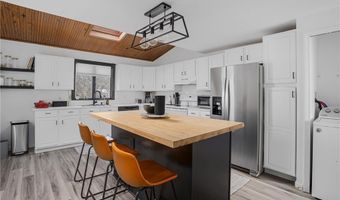 4 Halsey Ave, Middletown, RI 02842