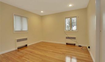 260 Oakridge Ln, Albertson, NY 11507