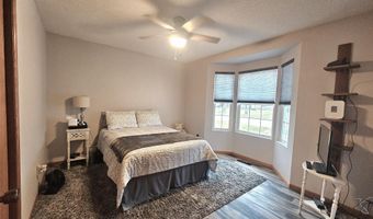 1204 Willow Dr, Aberdeen, SD 57401