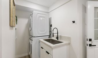 889 Akumu St, Kailua, HI 96734