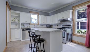 914 W 4TH St, Appleton, WI 54914