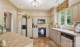 659 Clubhouse Dr E1, Banner Elk, NC 28604