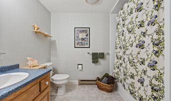 64 Colonial Vlg, Falmouth, ME 04105