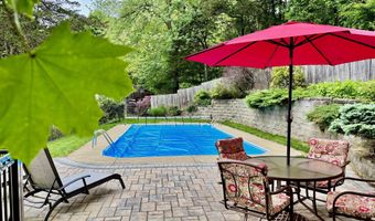 8 Brookview Ct, Bethel, CT 06801
