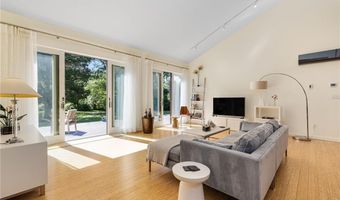621 E Shore Rd, Jamestown, RI 02835