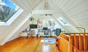 121 Jenckes Hill Rd, Lincoln, RI 02865