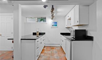 1 Harborview Dr, Newport, RI 02840