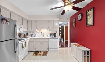 2376 Hiddengarden Ct, Ballwin, MO 63021