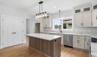 14 Stacey Ln 2, Chester, NH 03036