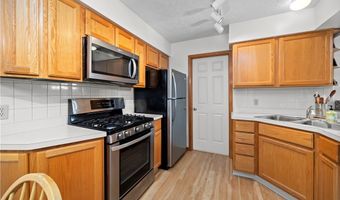 118 Ambleside Way, Amherst, OH 44001