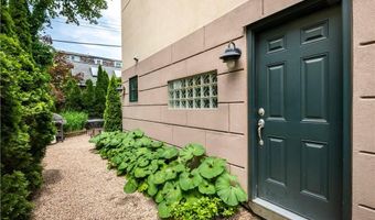 22 Young St, Newport, RI 02840