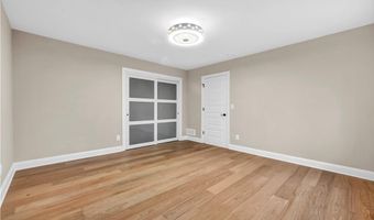 690 Club Dr W, Aurora, OH 44202