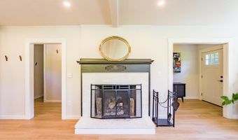 221 Lincolnville Ave, Belfast, ME 04915