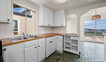 241 Turf View Dr, Solana Beach, CA 92075
