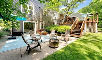 486 Edgeworthe Dr SE, Ada, MI 49301