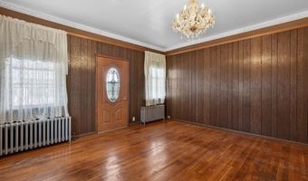 108 W 2ND St, Alburtis, PA 18011