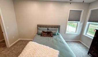 2205 Green Hills Dr 1211, Ames, IA 50014