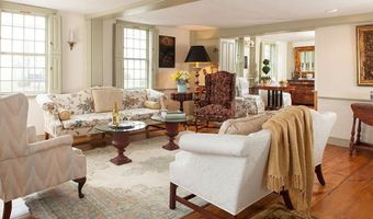 37 Marsh St, Newport, RI 02840