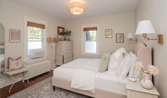 26 Vernon Ave, Newport, RI 02840