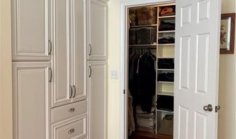 2 School St 403, Lincoln, RI 02802