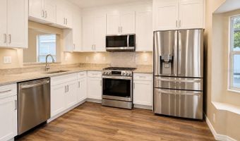 6801 CAMBRIDGE PARK Dr, Apollo Beach, FL 33572