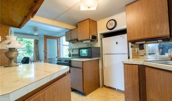 142 Honeyman Ave, Middletown, RI 02842