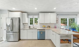 3 Sandy Ln, Bristol, RI 02809