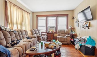 9 Southern St, Cranston, RI 02920